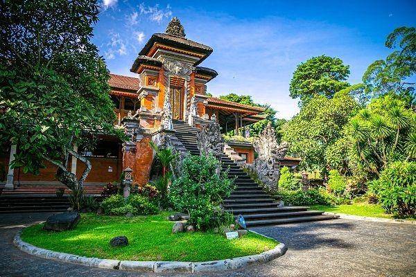 Taman Werdhi Budaya Art Center (google.com/maps/발리Hulk)