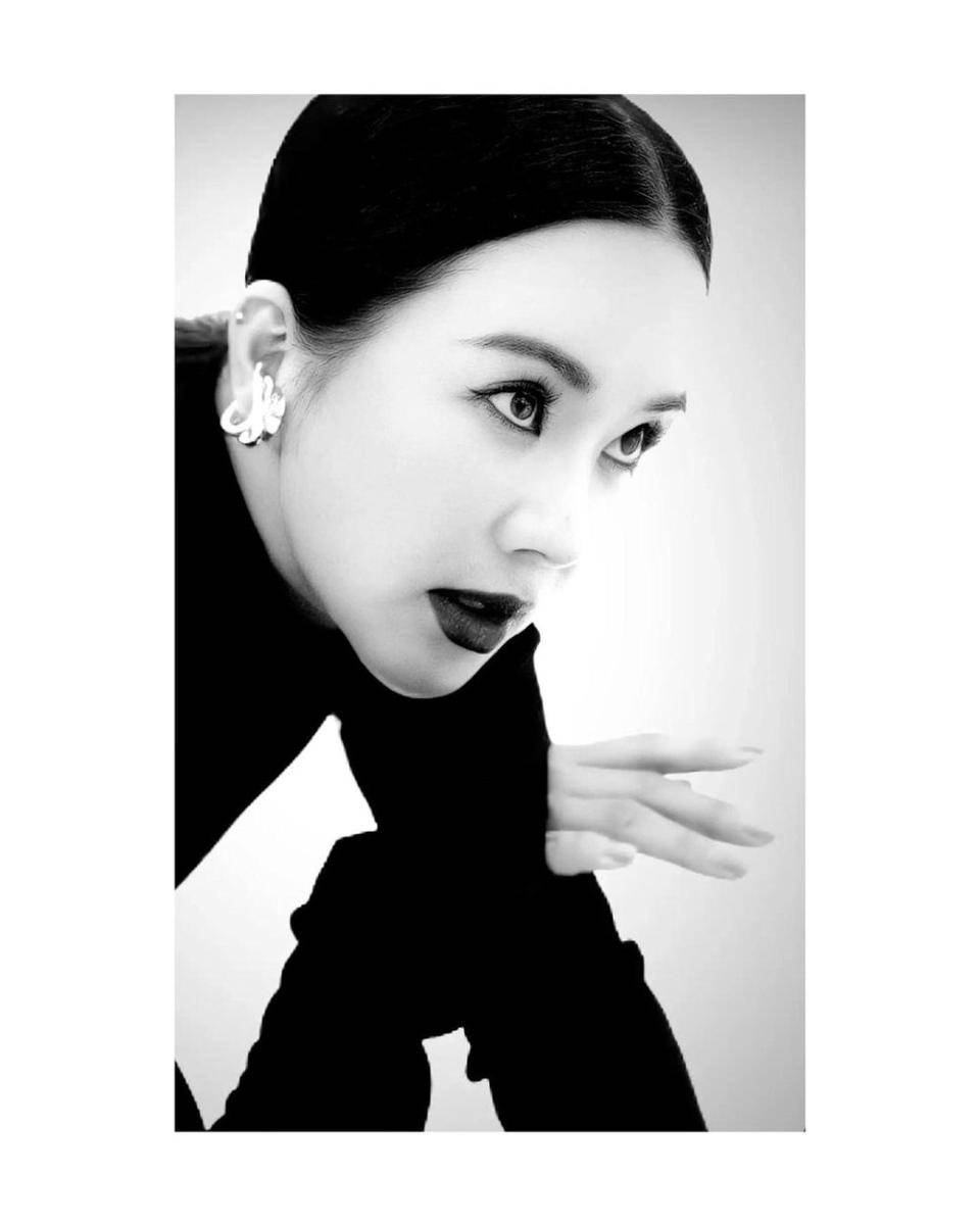 Uhm Jung Hwa (instagram.com/umaizing)