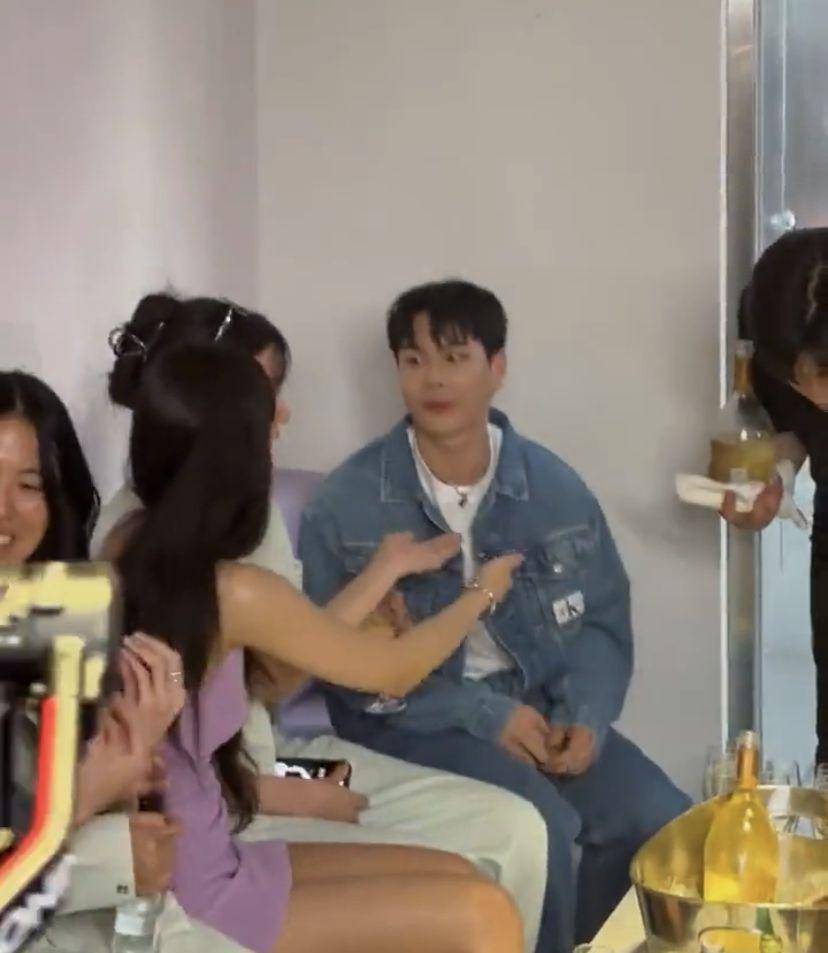 potret Jennie di acara perilisan koleksinya dengan Calvin Klein (twitter.com/@yuyuzhangzou)