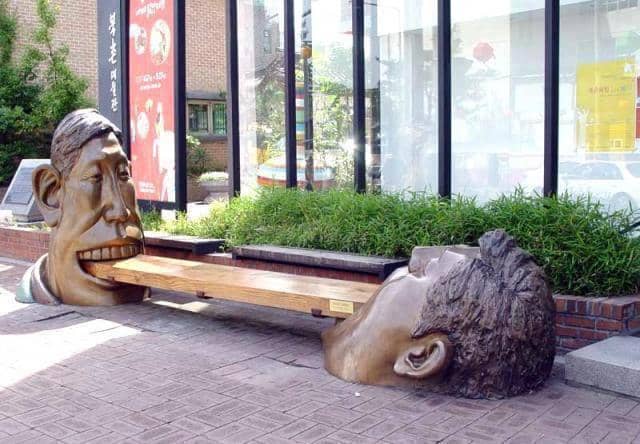 potret desain bangku taman mencolok mata (reddit.com/user/Pandini23)