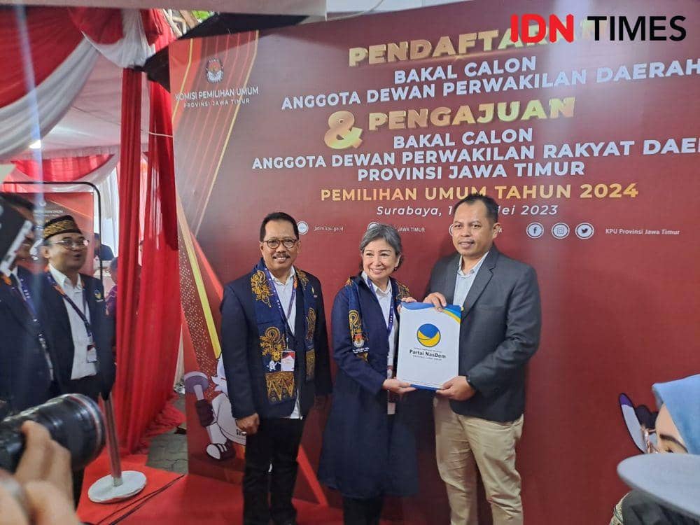 NasDem Jatim saat daftarkan Bacalegnya ke KPU Jatim, Kamis (11/5/2023). IDN Times/Ardiansyah Fajar.