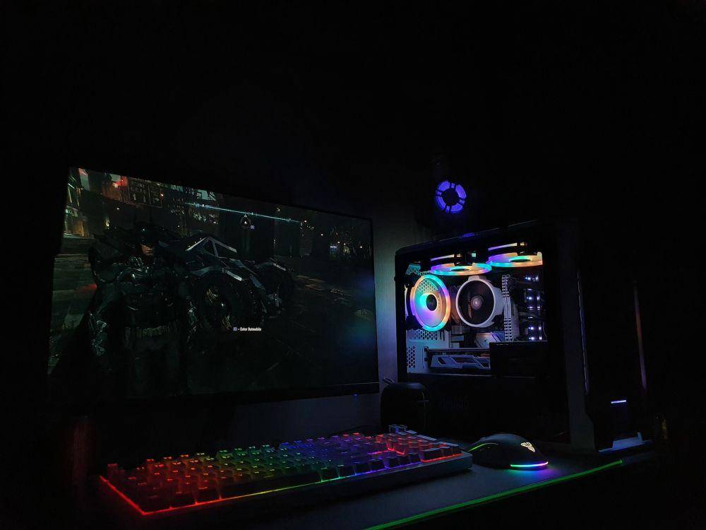 ilustrasi PC yang menggunakan VGA eksternal (unsplash.com/Amiel D Hechanova)