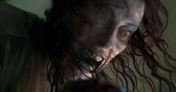 Ellie berusaha membunuh Bridget ( Dok. Warner Bros / Evil Dead Rise )