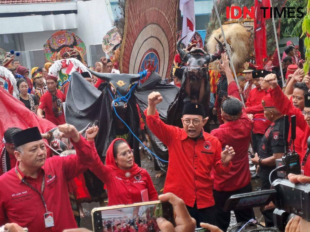 Jadi yang Pertama, PDIP Jatim Daftarkan 120 Bacaleg ke KPU