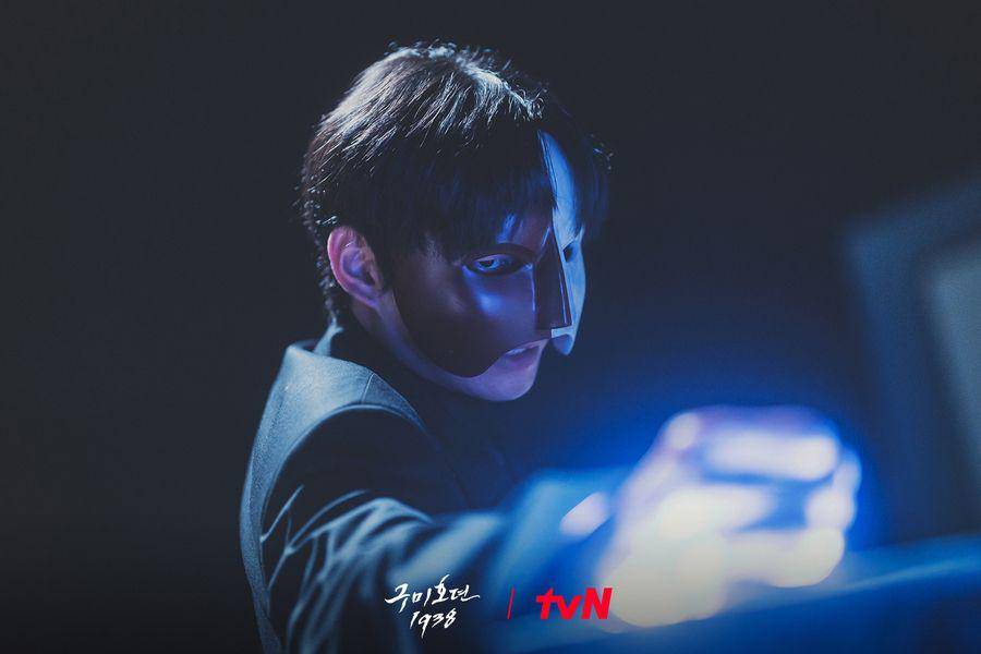 Ryu Kyung Soo di Tale of the Nine Tailed 1938 (twitter.com/CJnDrama)