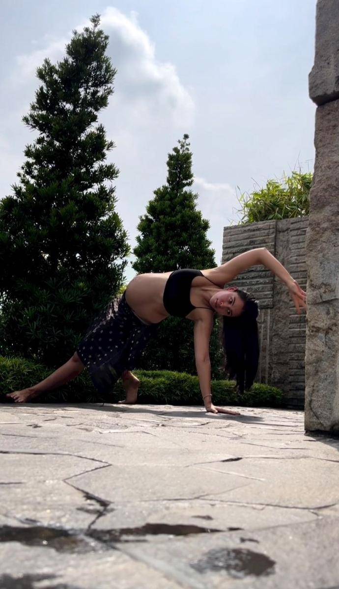 potret Estelle Linden yoga (instagram.com/estelleelinden)