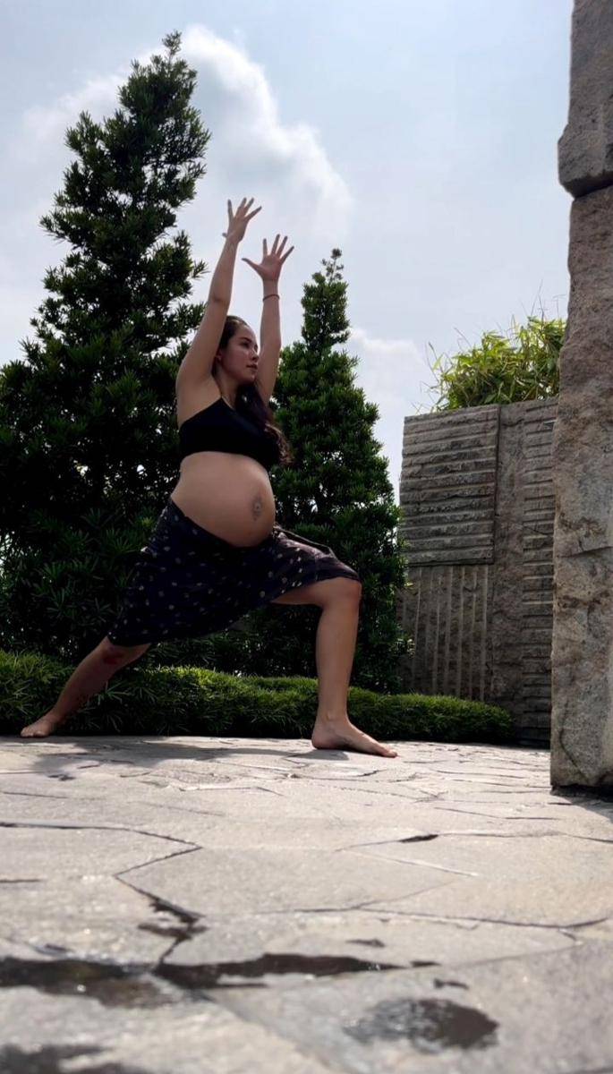 potret Estelle Linden yoga (instagram.com/estelleelinden)