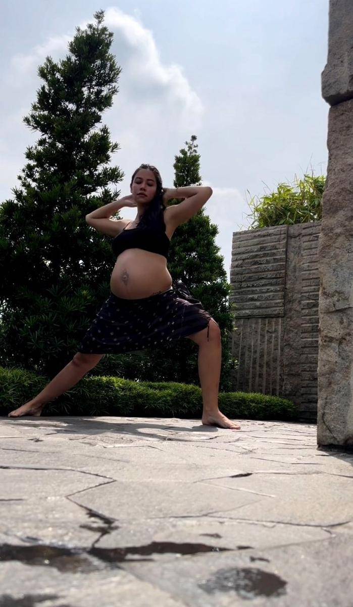 potret Estelle Linden yoga (instagram.com/estelleelinden)