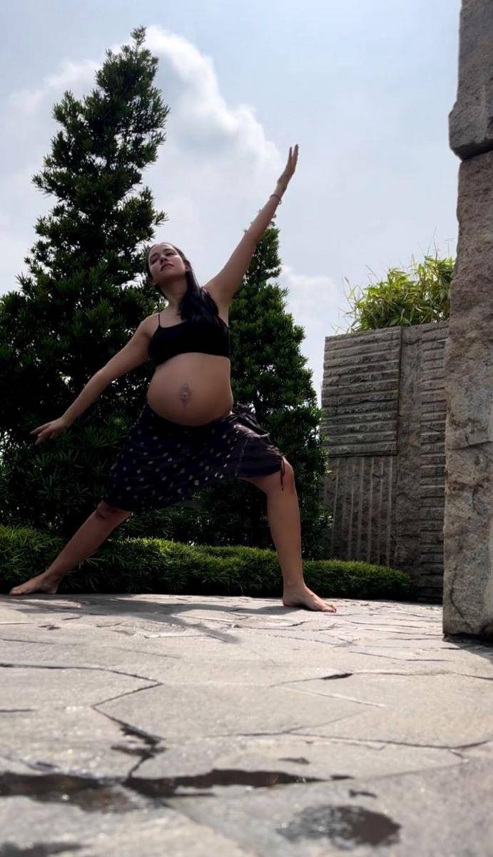 potret Estelle Linden yoga (instagram.com/estelleelinden)