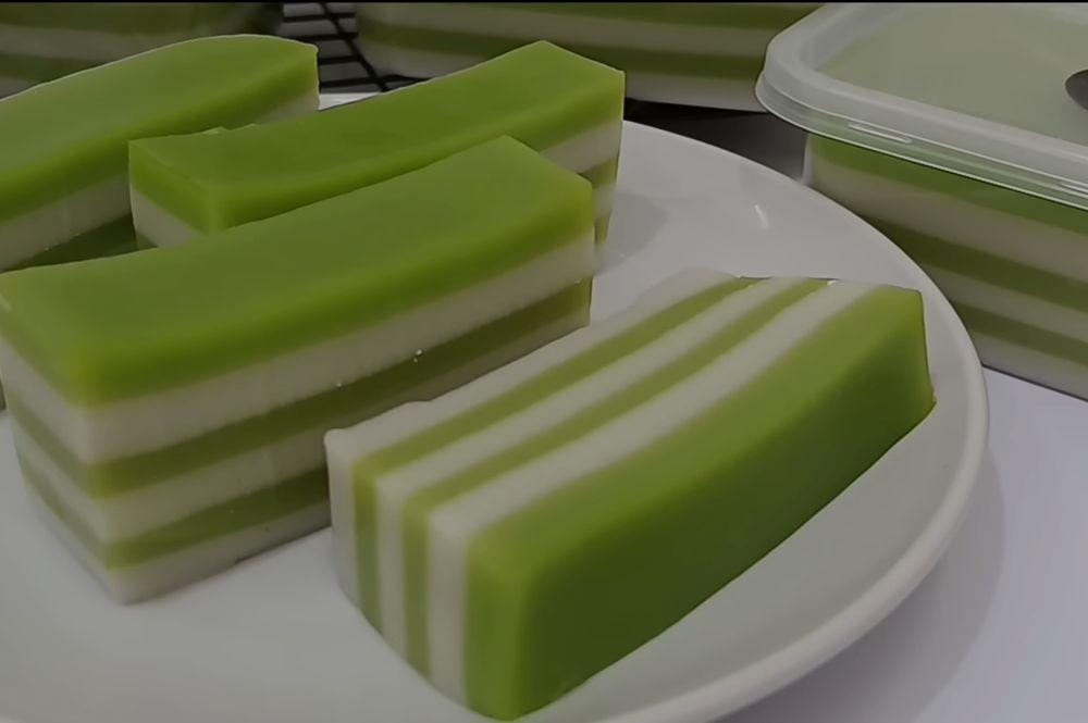 ilustrasi penyajian kue lapis pandan (youtube.com/Dapur Dessy)