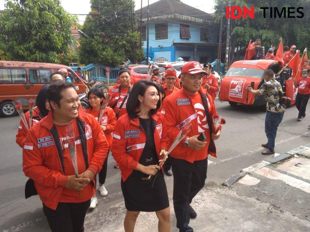 PSI saat mendaftar Bacaleg ke KPU Kota Bekasi. (IDN Times/Imam Faishal)
