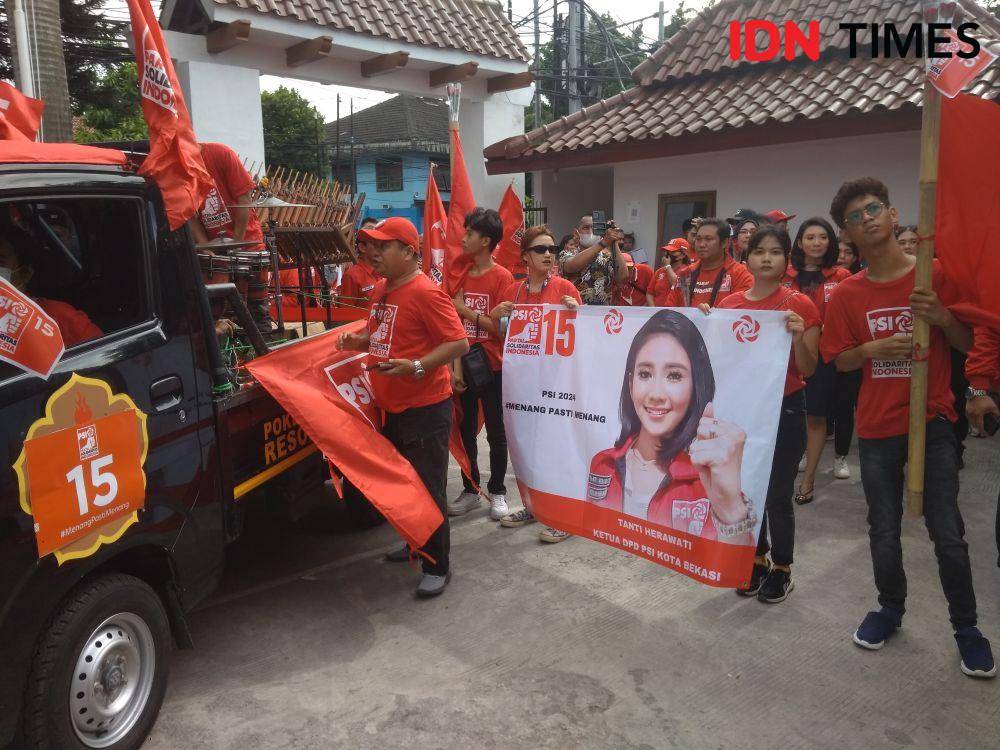 PSI saat mendaftar Bacaleg ke KPU Kota Bekasi. (IDN Times/Imam Faishal)