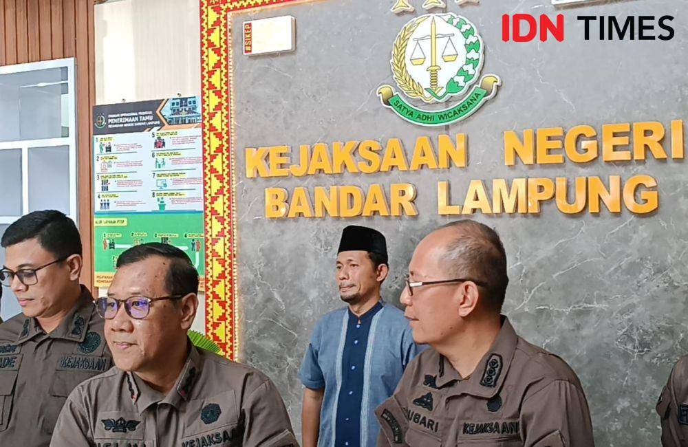 Pelimpahan tahap II tersangka Wawan Kurniawan ke Kejari Bandar Lampung. (IDN Times/Tama Yudha Wiguna).