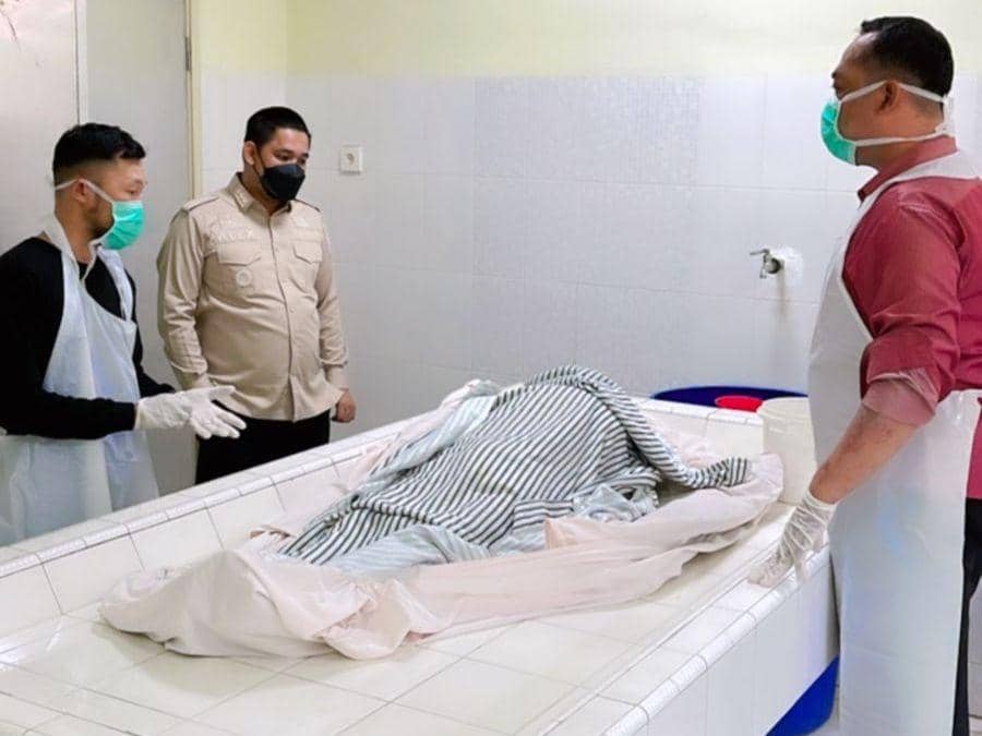 Lansia Sebatang Kara di Rumah Penuh Sampah Tutup Usia