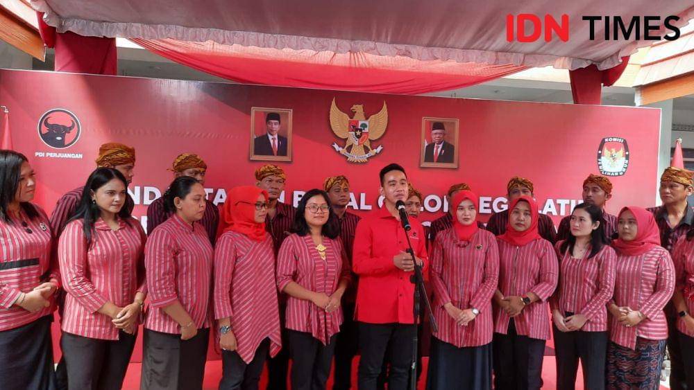 Gibran Rakabuming bersama bacaleg PDIP Solo. (IDN Times/Larasati Rey)