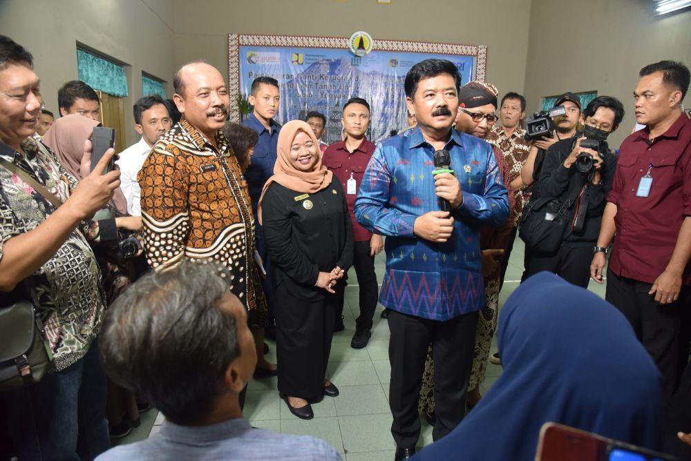 Penyerahan uang ganti rugi untuk pembangunan tol Jogja - Solo, di Kalurahan Tamanmartani, Kalasan, Kamis (11/5/2023). (Dok Istimewa)