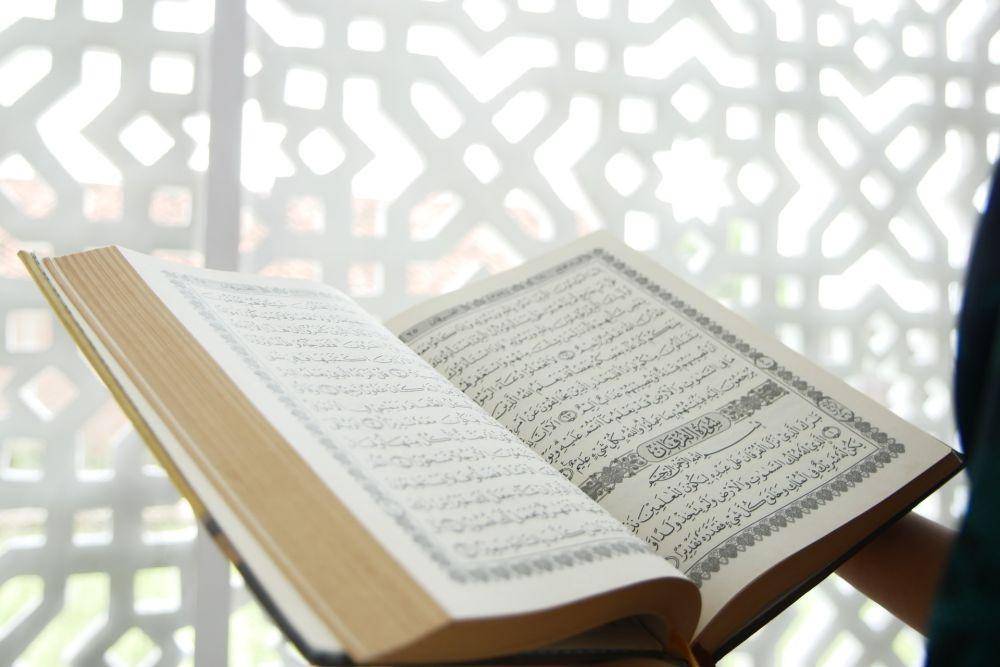 ilustrasi membaca al-Quran (Unspalsh.com/Masjid MABA)