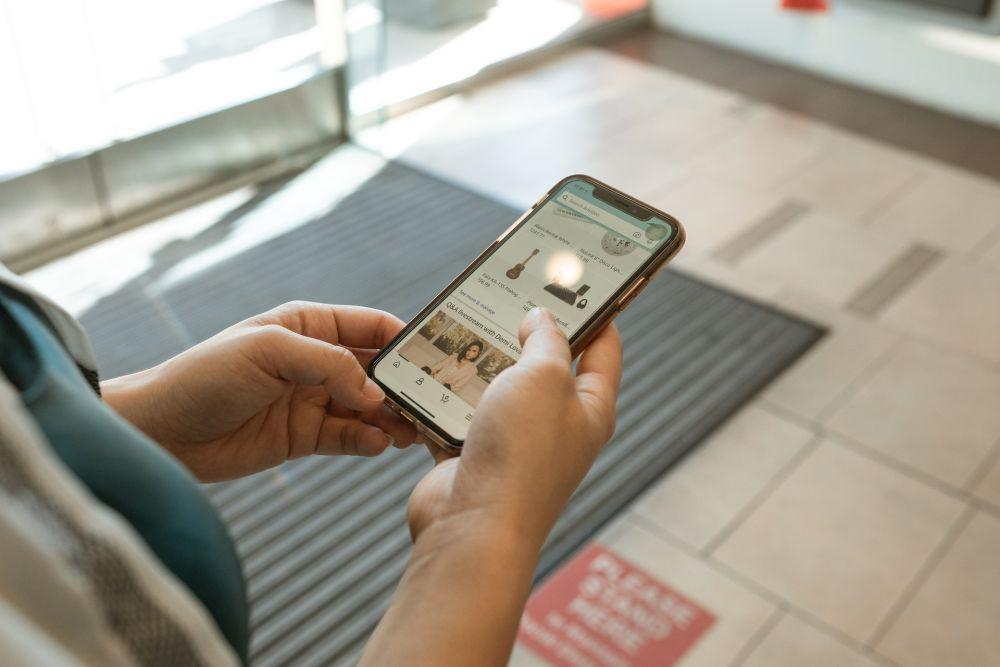 ilustrasi penggunaan smartphone (pexels.com/RDNE Stock project)