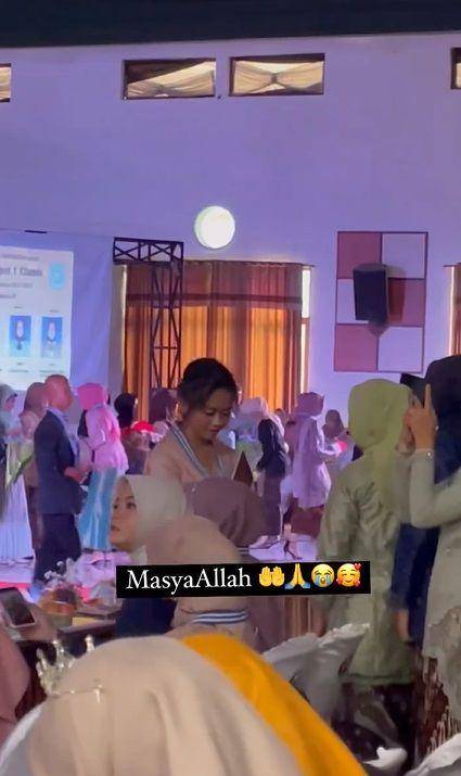 potret Sus Rini hadiri acara perpisahan sekolah sang anak (instagram.com/riniperdiyanti)