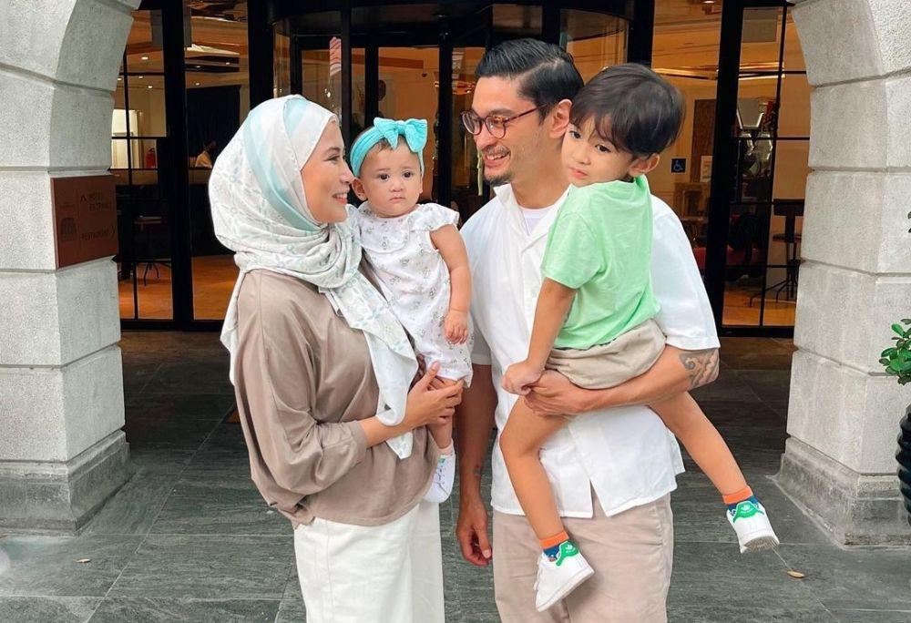 9 Potret Reuben Elishama bersama Keluarga yang Jarang Tersorot