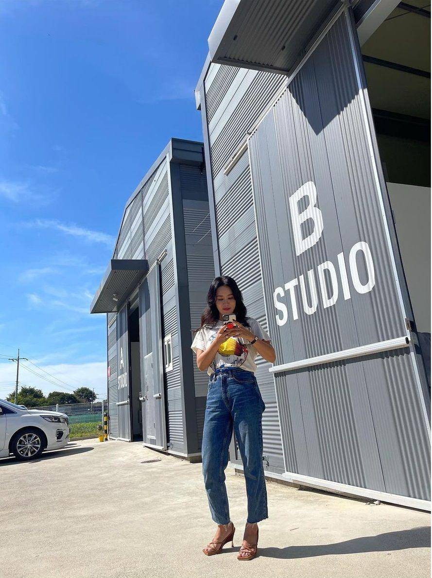 OOTD kasual ala Uhm Jung Hwa (instagram.com/umaizing)