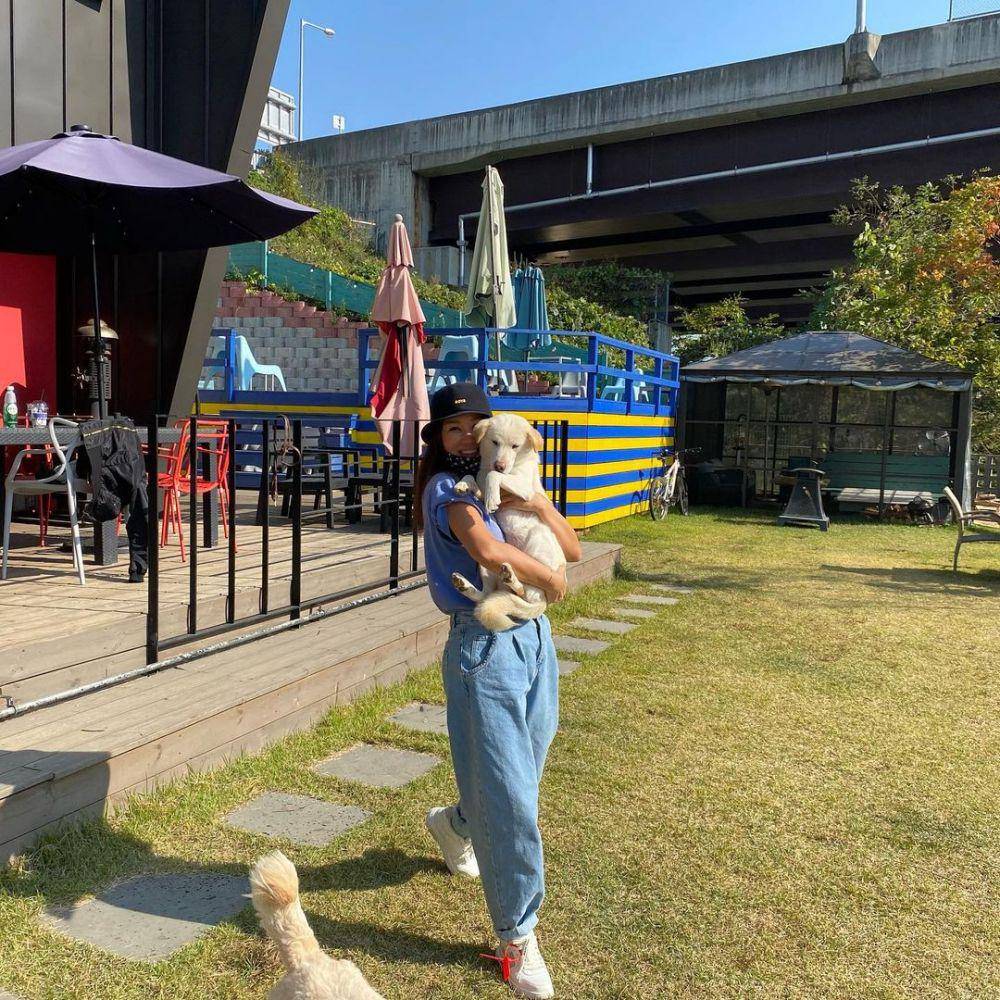 OOTD kasual ala Uhm Jung Hwa (instagram.com/umaizing)