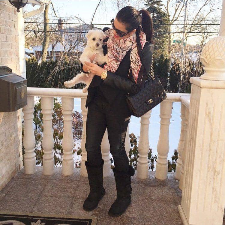 Trishala Dutt dan anjingnya (instagram.com/trishaladutt)