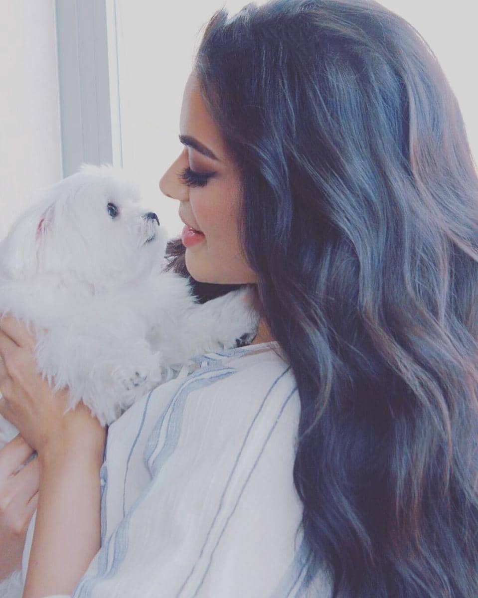 Trishala Dutt dan anjingnya (instagram.com/trishaladutt)
