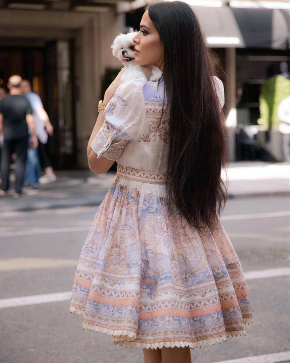 Trishala Dutt dan anjingnya (instagram.com/trishaladutt)