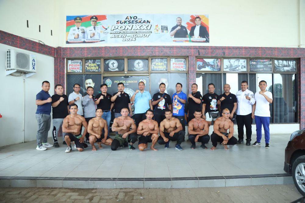 Kadispora Sumut Baharuddin Siagian bersama para atlet pelatda PON 2024 (Dok.Istimewa)