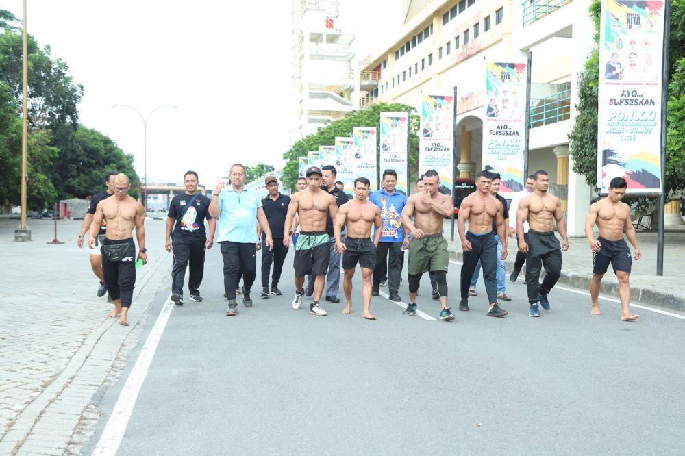 Kadispora Sumut Baharuddin Siagian bersama para atlet pelatda PON 2024 (Dok.Istimewa)