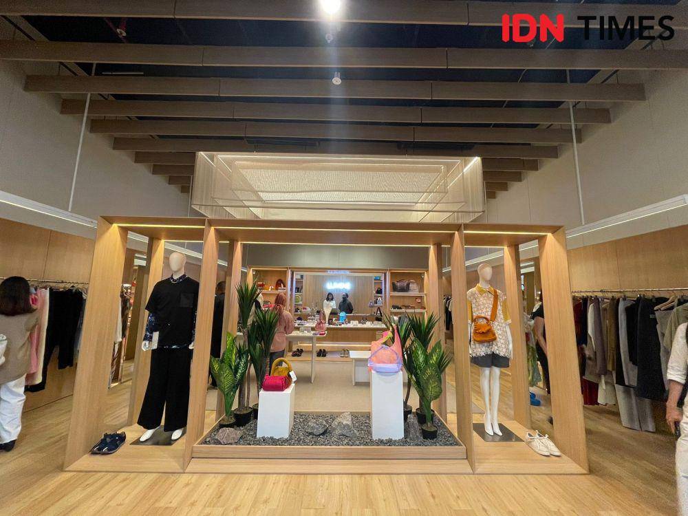 The New Lumine Ashta Pop-Up Store. (12/5/23) (IDNTimes/Dina Fadillah Salma)