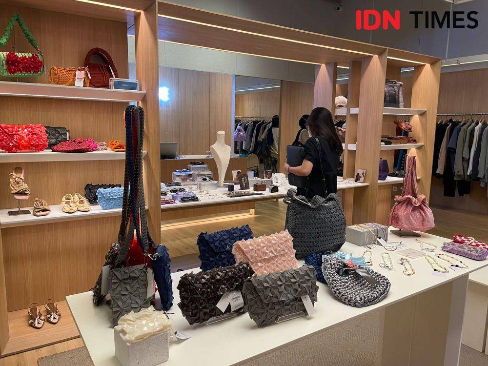 The New Lumine Ashta Pop-Up Store. (12/5/23) (IDNTimes/Dina Fadillah Salma)