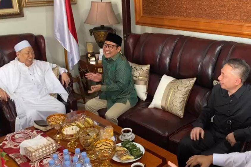 Ketua Umum Partai Kebangkitan Bangsa (PKB), Abdul Muhaimin Iskandar (Cak Imin) temui eks Wakil Presiden Indonesia ke-9, Hamzah Haz pada Kamis (11/5/2023). (dok. IDN Times/Istimewa)