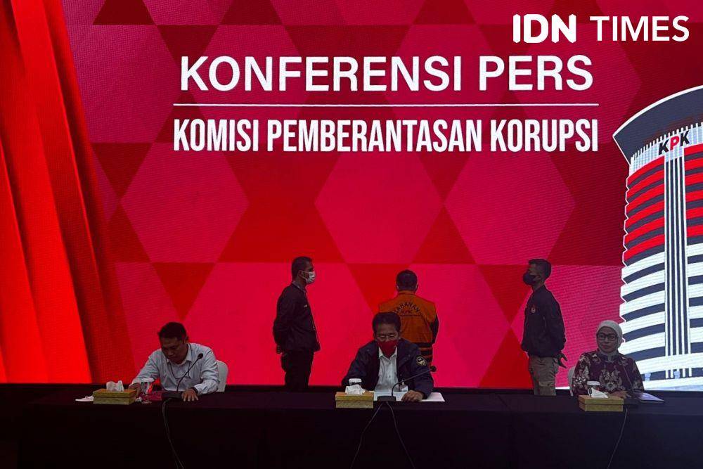 Eks Direktur Keuangan PT Amarta Karya Trisna Sutisna ditahan KPK (IDN Times/Aryodamar)