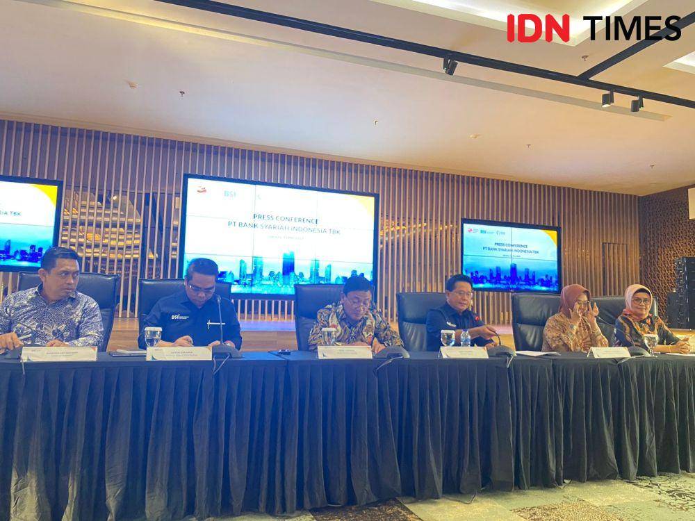 Konferensi Pers PT Bank Syariah Indonesia Tbk (BSI), Kamis (11/5/2023). (IDN Times/Vadhia Lidyana)