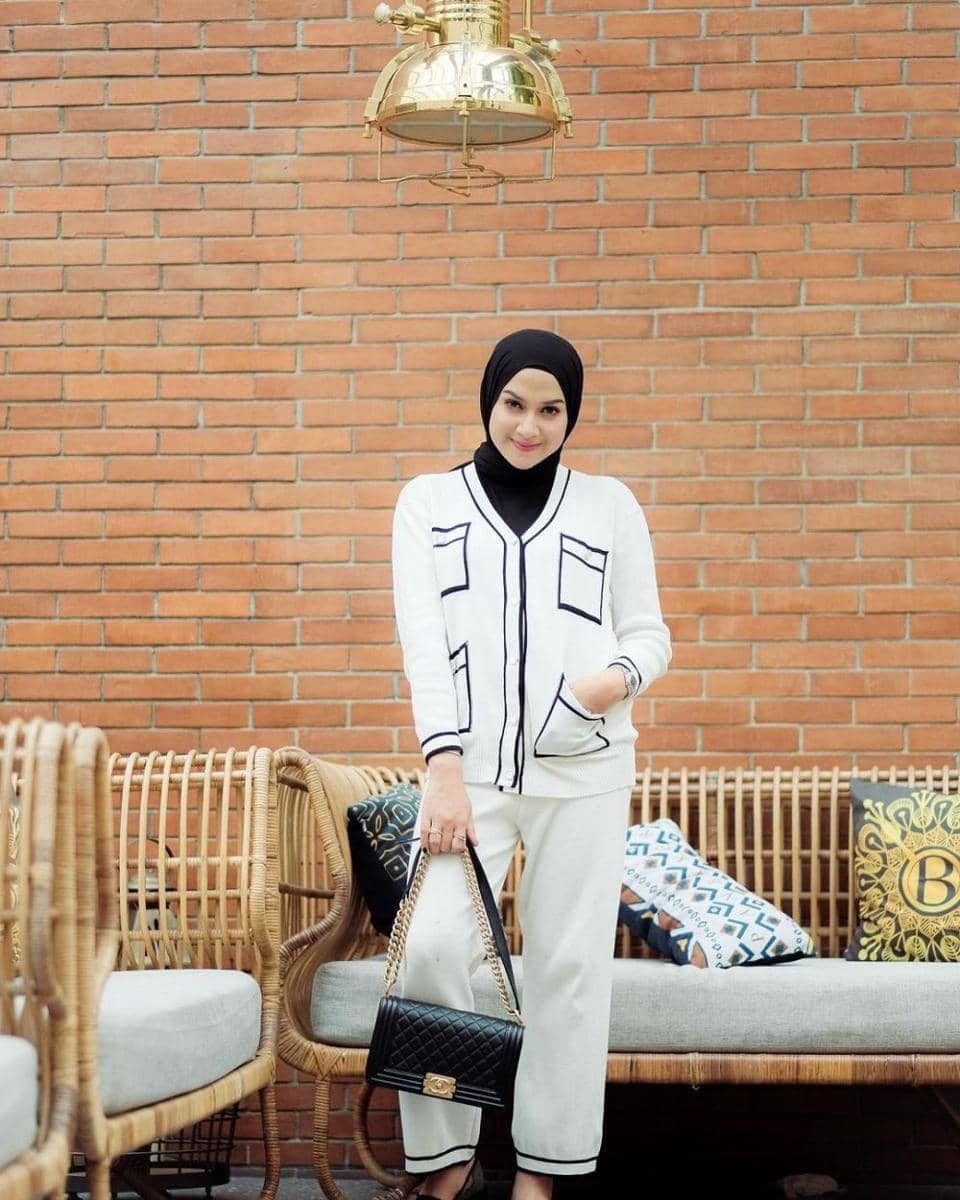 Office look Nina Zatulini (instagram.com/ninazatulini22)