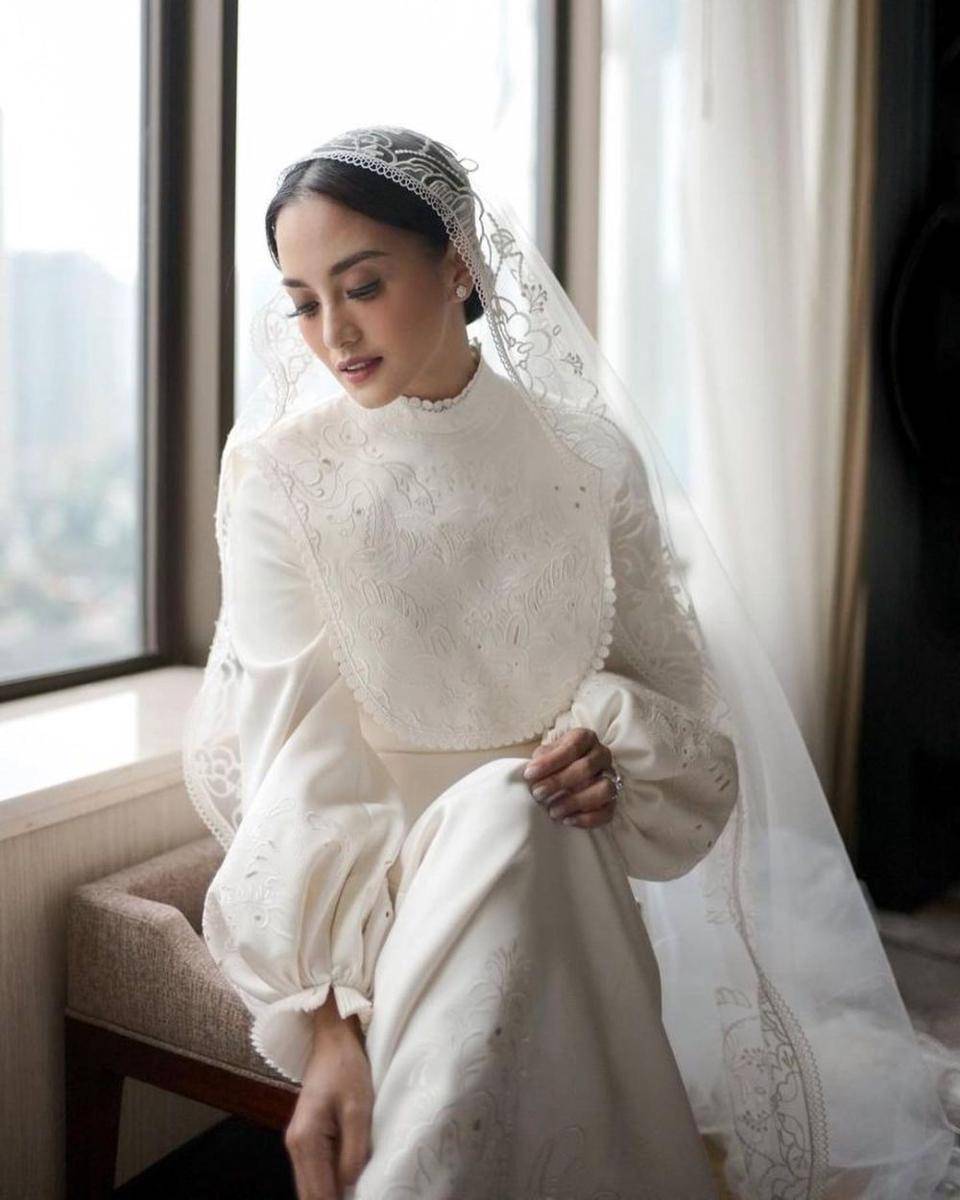 Potret gaun pernikahan Ririn Ekawati (instagram.com/ririnekawati)