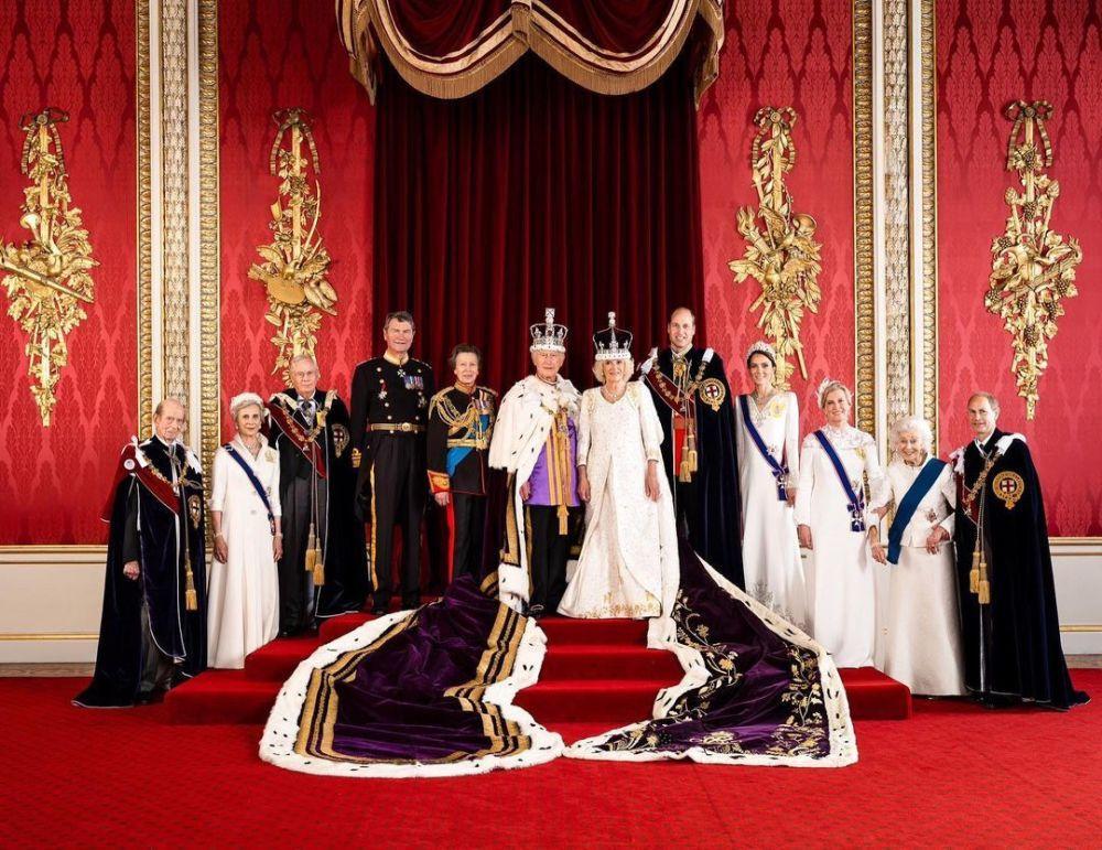 Bedanya Gelar Queen dan Queen Consort, Lebih Berkuasa yang Mana?