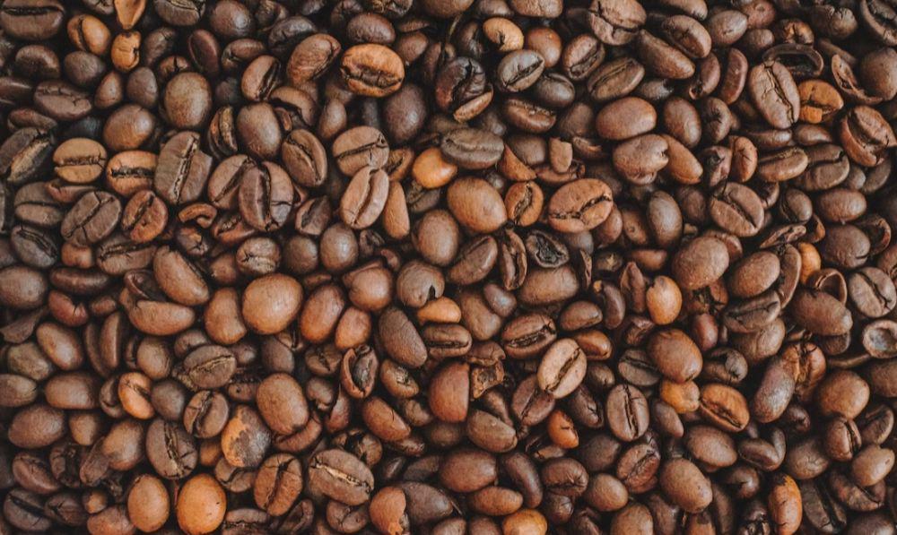 ilustrasi biji kopi (unsplash.com/Anastasiia Chepinska)