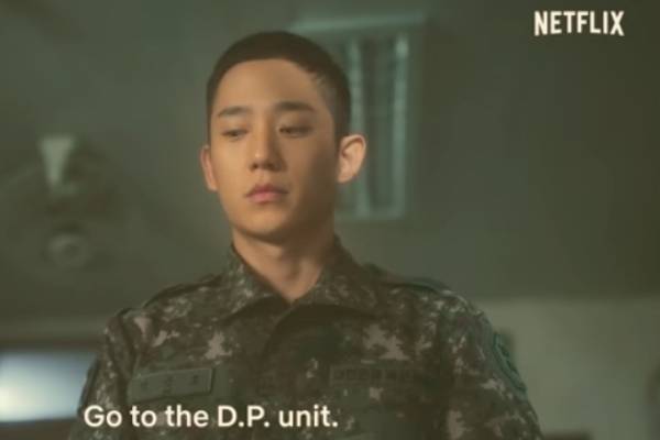 cuplikan Jung Hae In di drama D.P. (youtube.com/Netflix Indonesia)