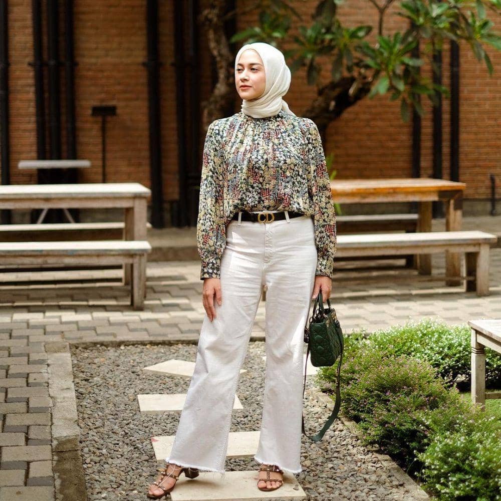 Office look Nina Zatulini (instagram.com/ninazatulini22)