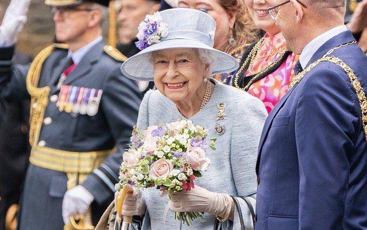 Ratu Elizabeth (instagram.com/buckinghampalace.official)