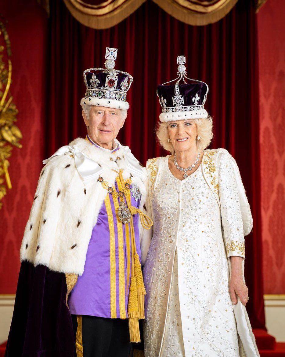 Pangeran Charles & Camilla (instagram.com/buckinghampalace.official)