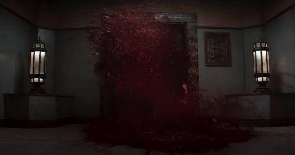 Kassie menyaksikan hasil pembantaian yang dilakukan ibunya ( Dok. Warner Bros / Evil Dead Rise Red Band )