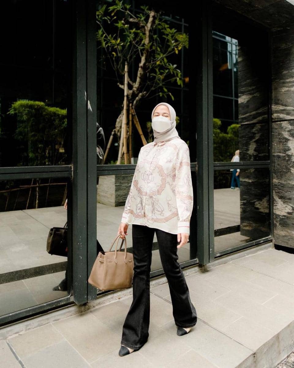 Office look Nina Zatulini (instagram.com/ninazatulini22)