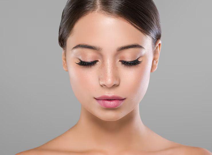 Ilustrasi natural look (Freepik.com/kiraliffe)