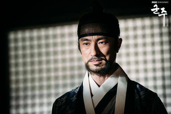 Kim Byung Chul di drama The Emperor: Owner of the Mask (dok. MBC/The Emperor: Owner of the Mask)
