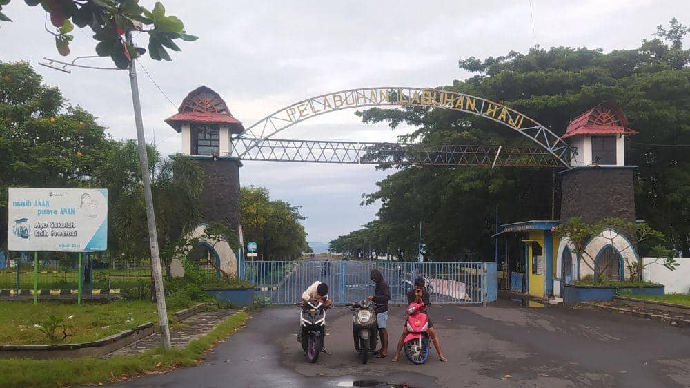 Pintu masuk Pelabuhan Labuhan Haji (Dok. Pribadi/Ruhaili)