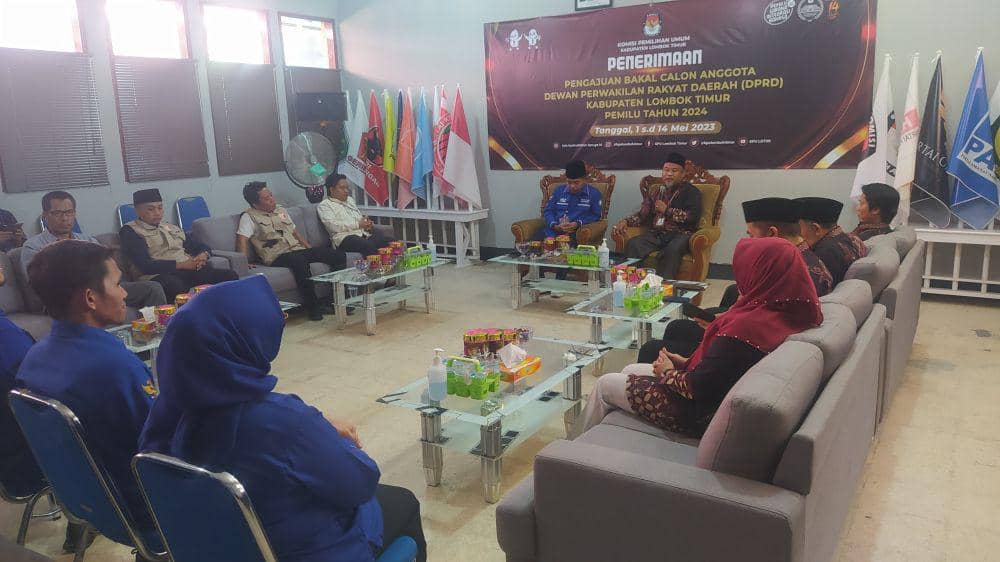 KPU Lotim menerima salah satu Parpol yang mendaftarkan Calegnya (Dok. Pribadi/Ruhaili)